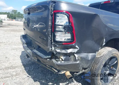 2022 Ram 1500 Big Horn 4X4 6'4 Box z USA, uszkodzony, nr VIN 1C6RRFBG6NN226099